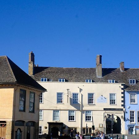 The Old Crown Coaching Inn Суиндън Екстериор снимка