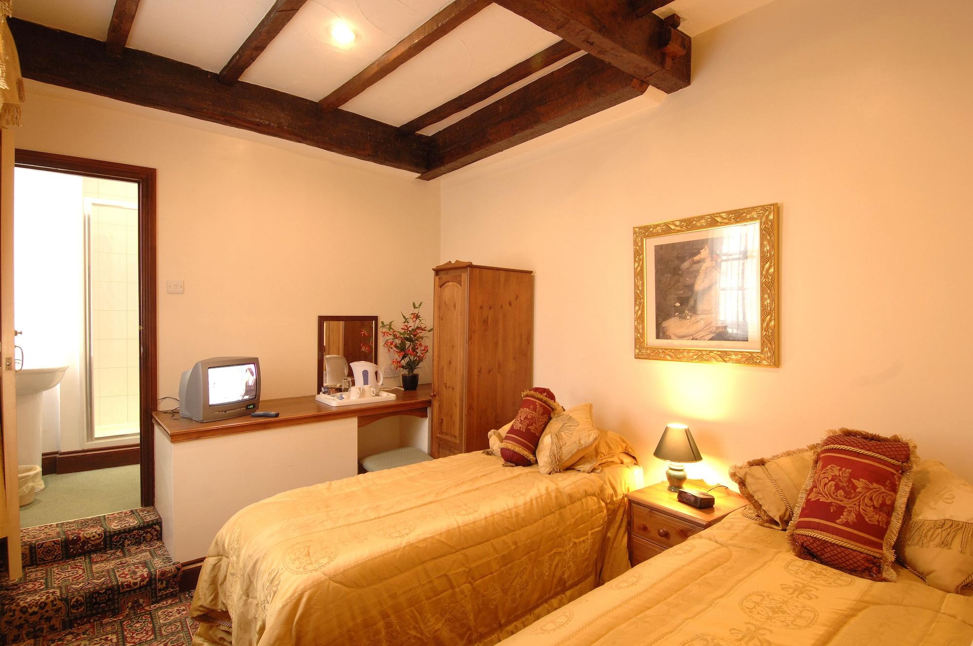 The Old Crown Coaching Inn Суиндън Екстериор снимка