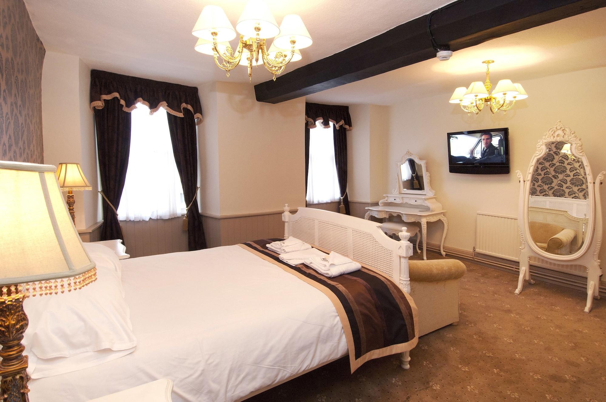 The Old Crown Coaching Inn Суиндън Екстериор снимка