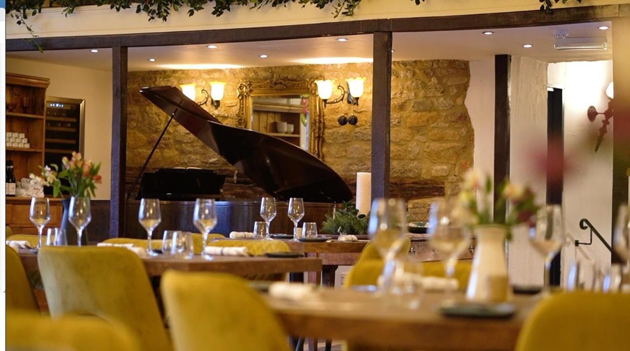 The Old Crown Coaching Inn Суиндън Екстериор снимка
