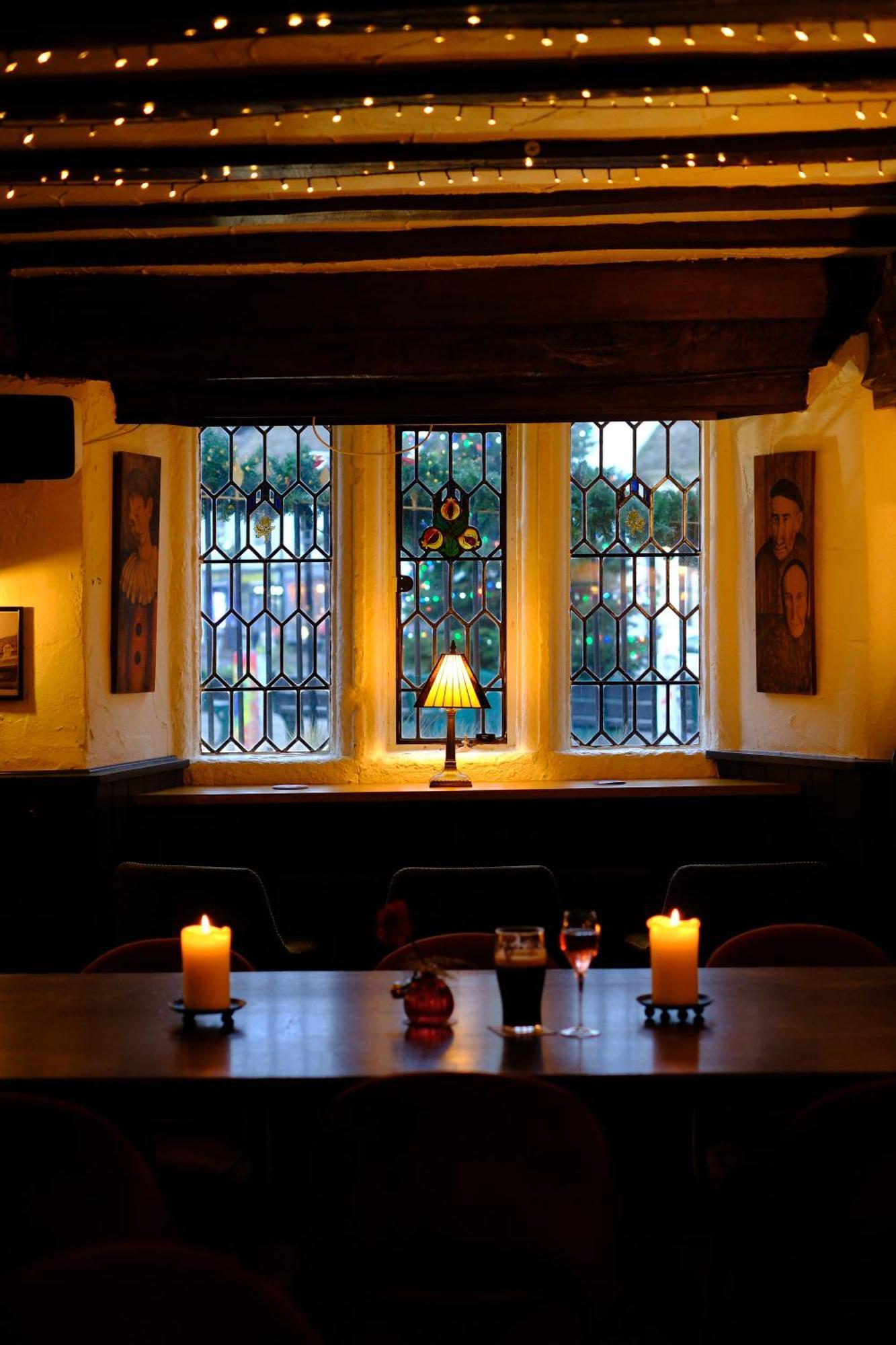 The Old Crown Coaching Inn Суиндън Екстериор снимка