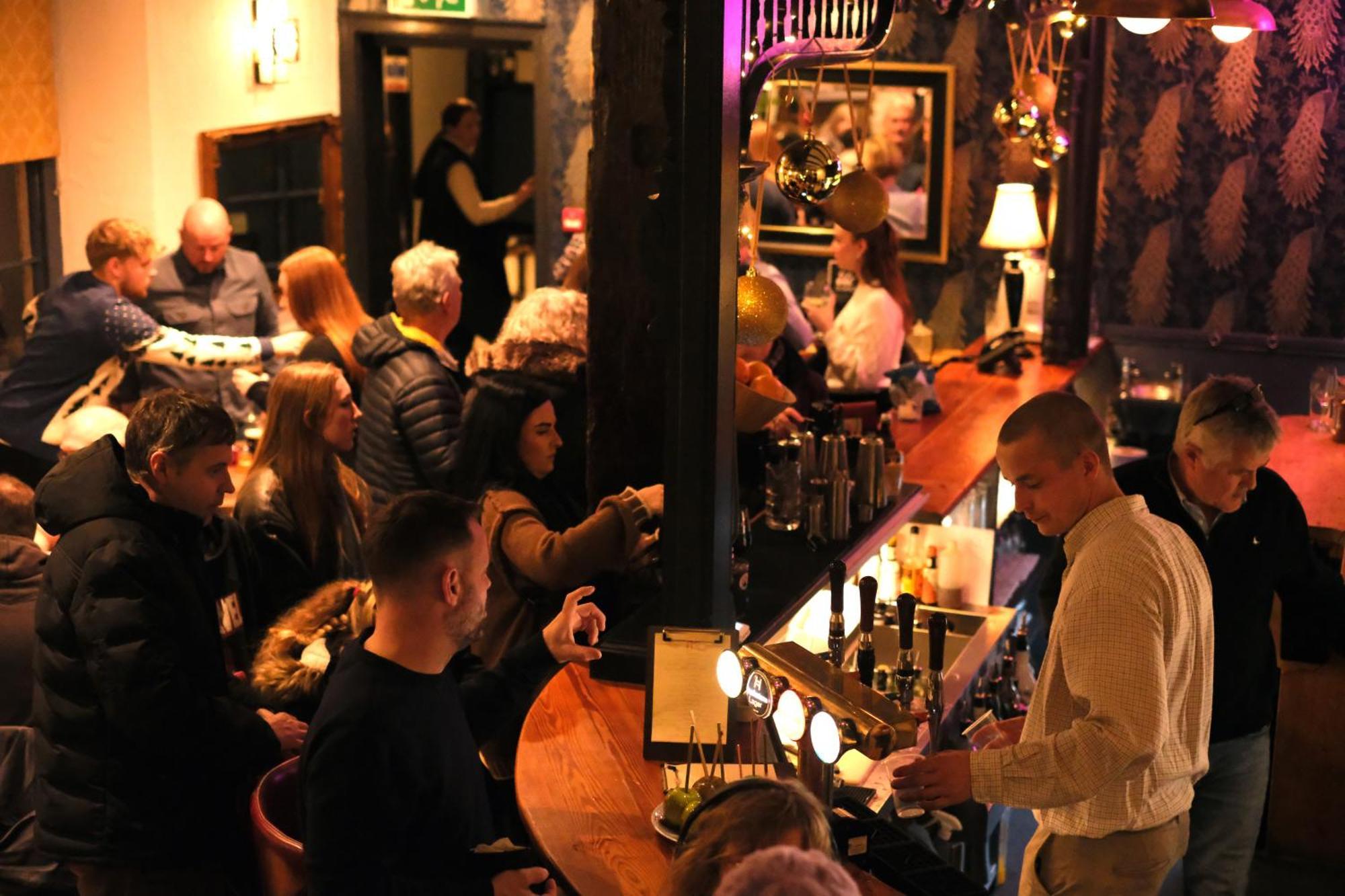 The Old Crown Coaching Inn Суиндън Екстериор снимка
