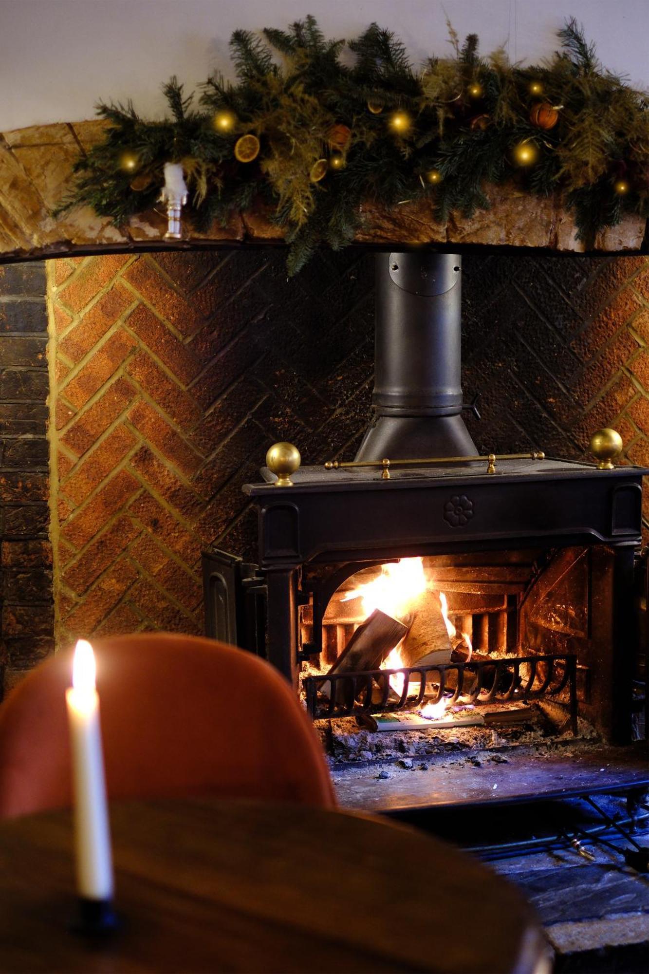 The Old Crown Coaching Inn Суиндън Екстериор снимка