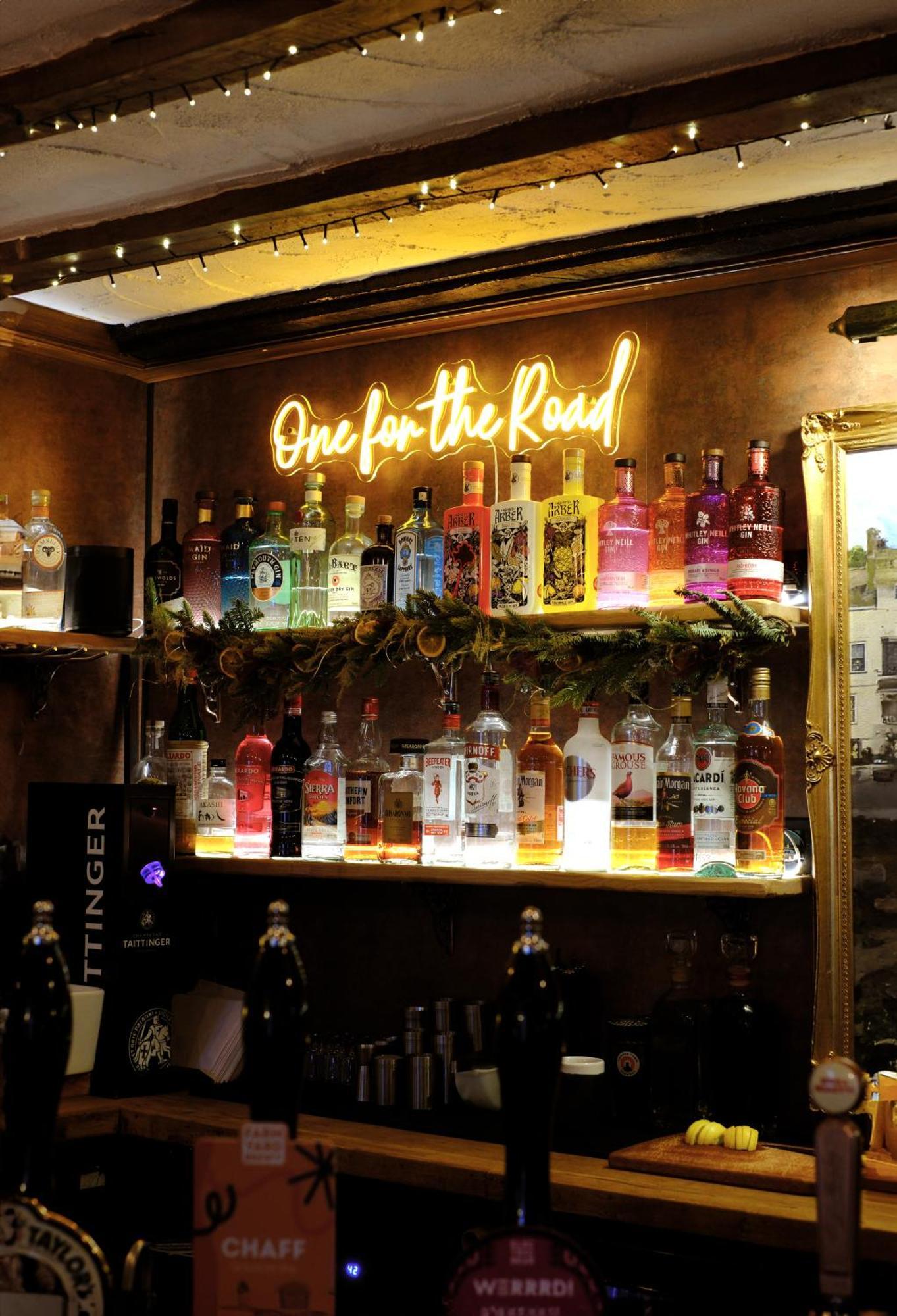 The Old Crown Coaching Inn Суиндън Екстериор снимка